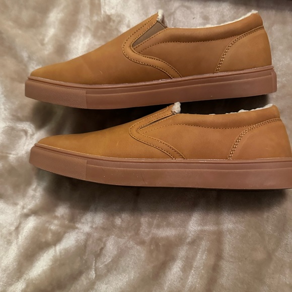 Deer Stags men’s slip ons. Caramel/wheat/cognac color. Size 9. - Picture 6 of 16